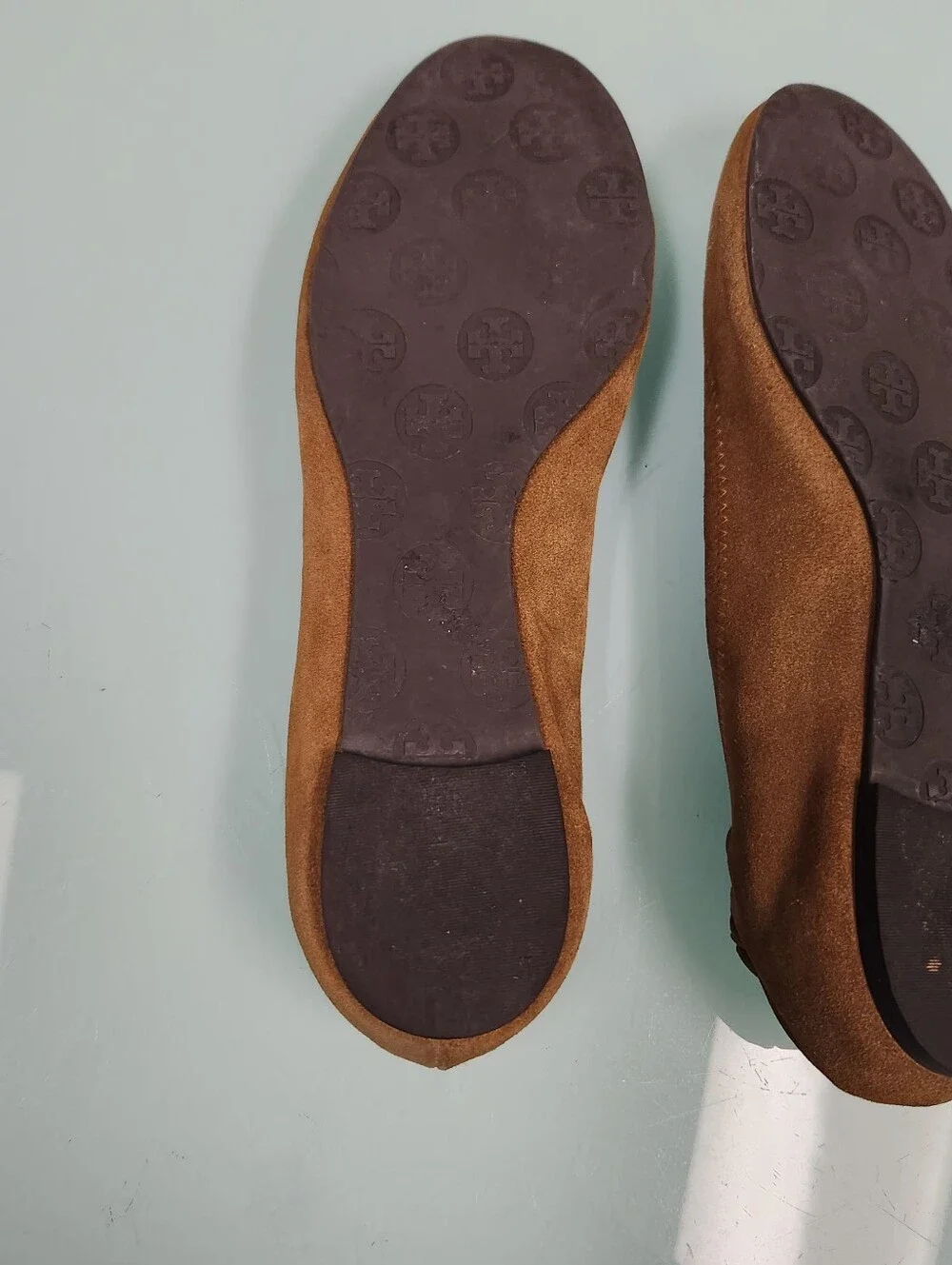 Tory Burch Tan Suede Reva Logo Ballet Flats Good  Conditions🥰😍